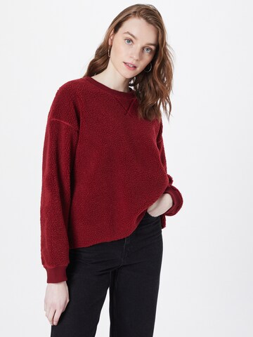 American Eagle Sweatshirt in Red: front