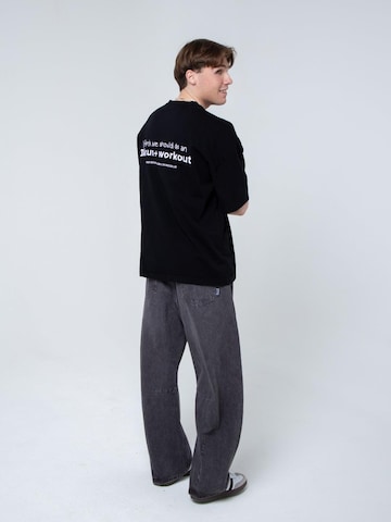 BAYSIDE BOUND Shirt 'THE 8K UNISEX OVERSIZE TEE' in Zwart