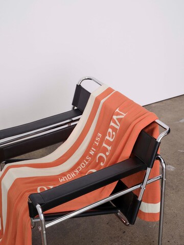 Marc O'Polo Blankets 'Statement' in Red