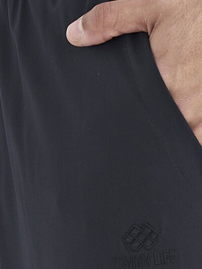 Tommy Life Pantalon en 34 en noir, Vue avec produit