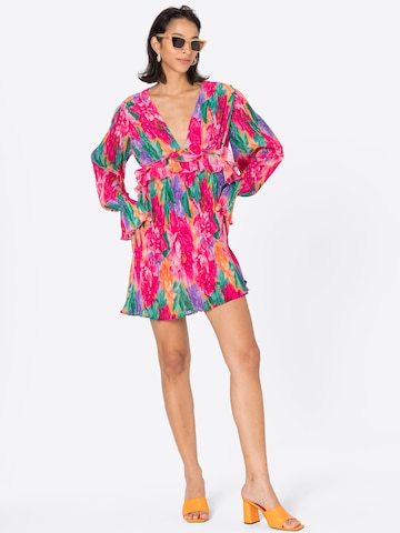 Rochie de la Nasty Gal pe roz