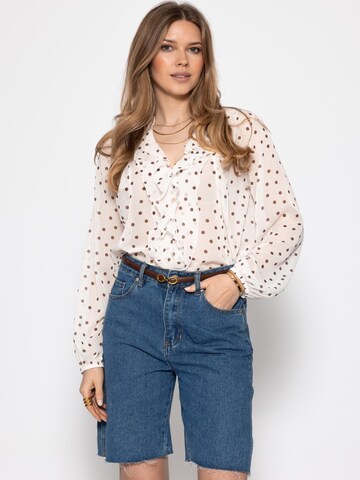 SASSYCLASSY Blouse in White: front