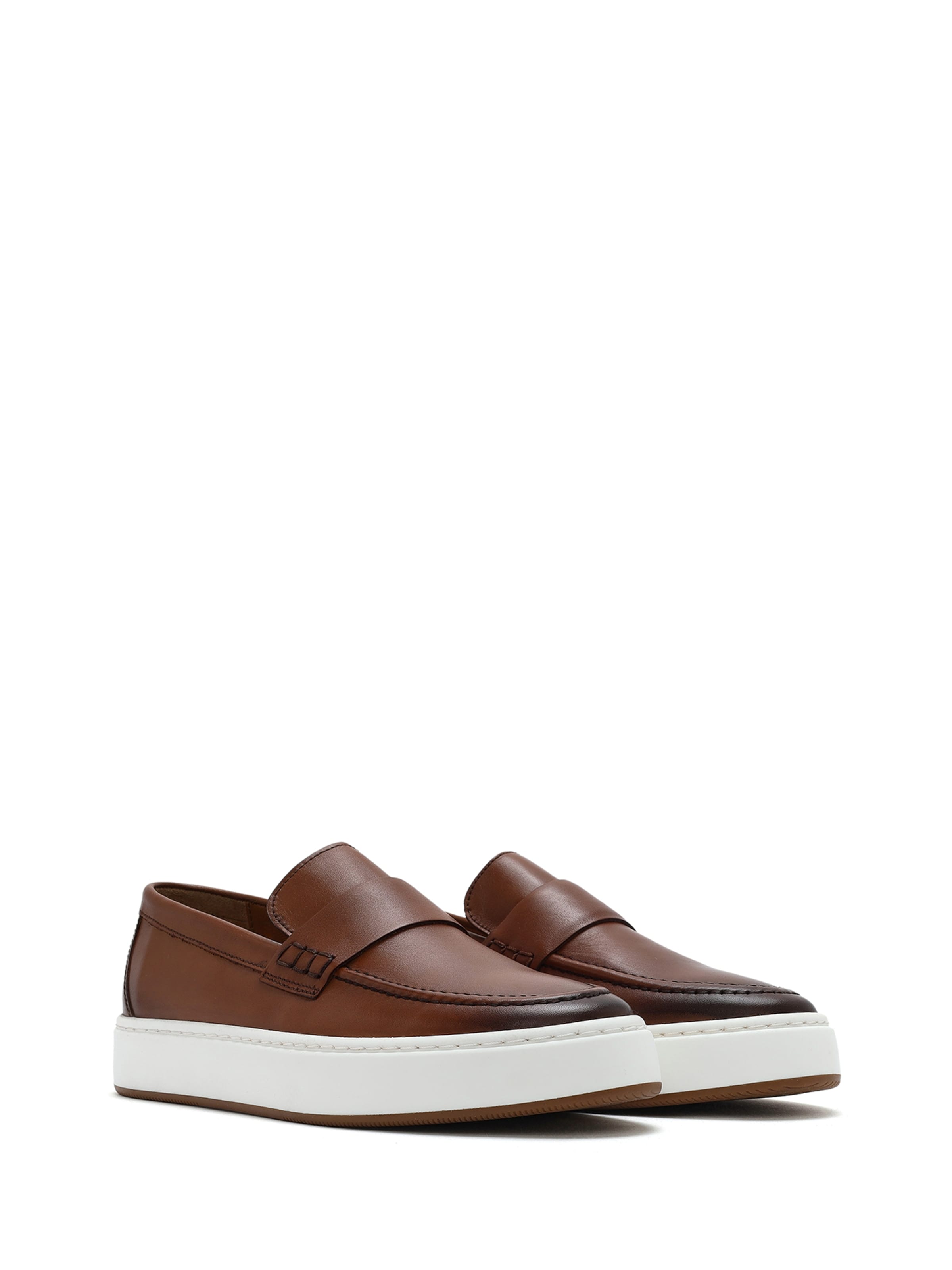 Derimod Mocassins in Bruin