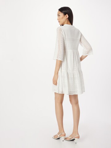 Robe 'Milly' ABOUT YOU en blanc