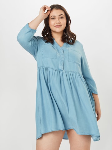 Vero Moda Curve - Vestido camisero 'Libbie' en azul: frente