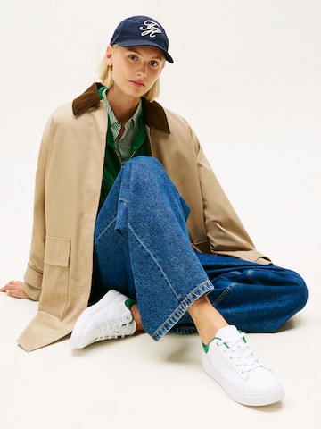 TOMMY HILFIGER Trampki niskie w kolorze biały