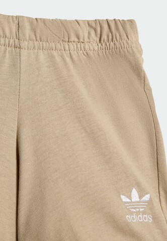 ADIDAS ORIGINALS - Conjunto 'Trefoil Essentials' en beige