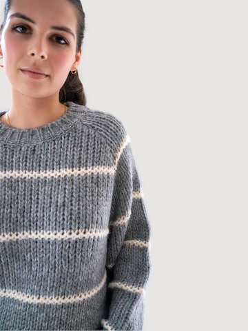 WEARABLE STORIES Pullover 'Nayla' in Grau