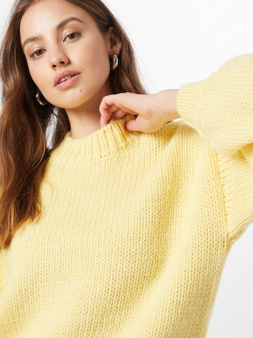 Aware Sweter w kolorze żółty