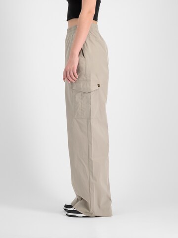 ALPHA INDUSTRIES - Loosefit Pantalón cargo en beige