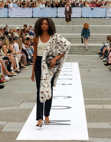 TOPSHOP Слим Джинсы 'DREE' в Черный