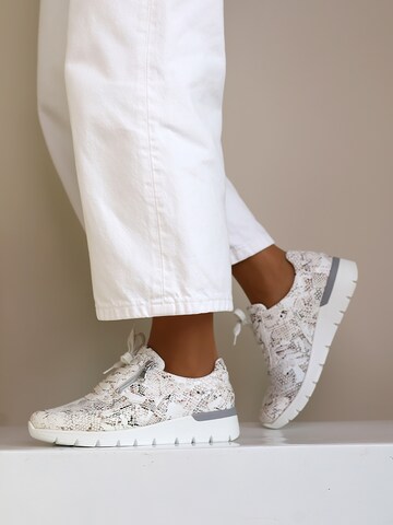 Baskets basses VITAFORM en blanc : devant