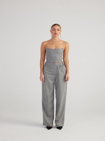 HOLLY LOLLY Wide Leg Hose in Grau: Vorderseite
