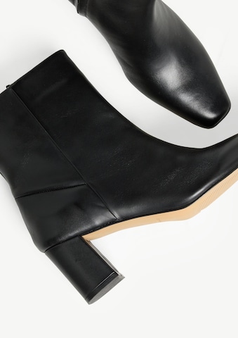 COMMA Stiefelette in Schwarz