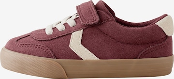 Next Tennarit värissä punainen: etupuoli