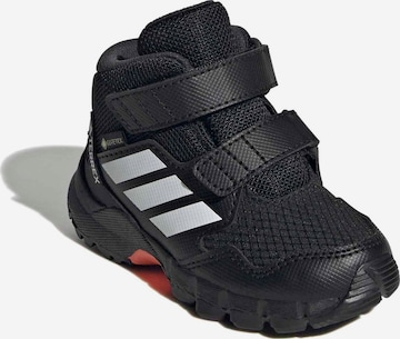 ADIDAS TERREX - Botas 'SKYCHASER' en negro: frente