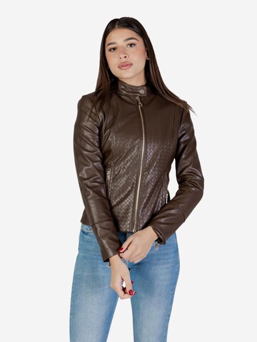 GUESS Tussenjas 'CLAUDINE BIKER W6RL52 WL850' in Bruin: voorkant