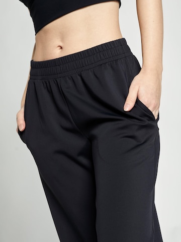 évasé Pantalon de sport 'Wide Training Pants' SPORTKIND en noir