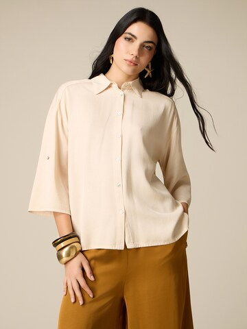 Camicia da donna di oltre in beige: frontale