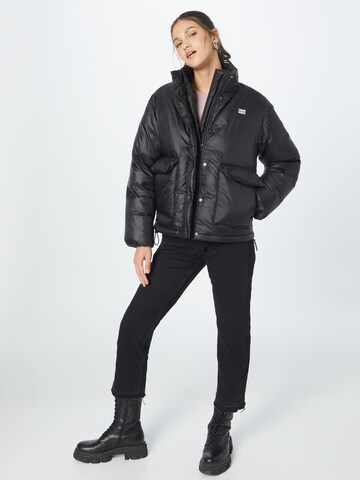 LEVI'S ® Winterjas 'Luna Core Puffer Short' in Zwart