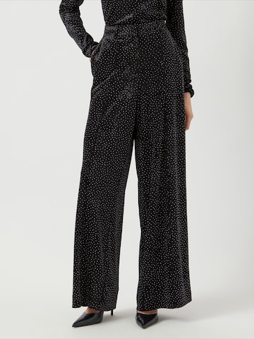 YAS - Pierna ancha Pantalón en negro: frente