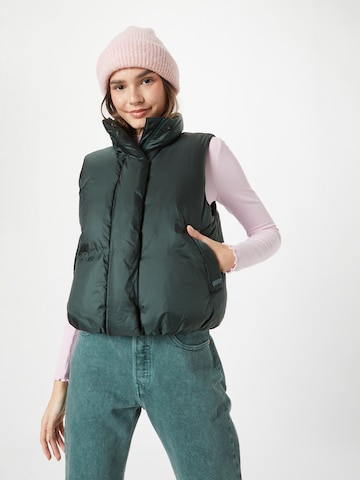 LEVI'S ® Mellény 'Pillow Bubble Vest' - zöld: elől
