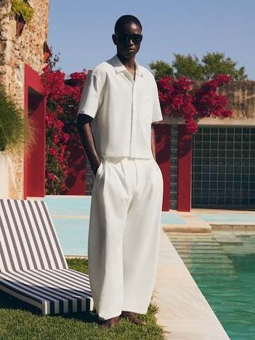 Bershka Comfort Fit Hemd in Weiß