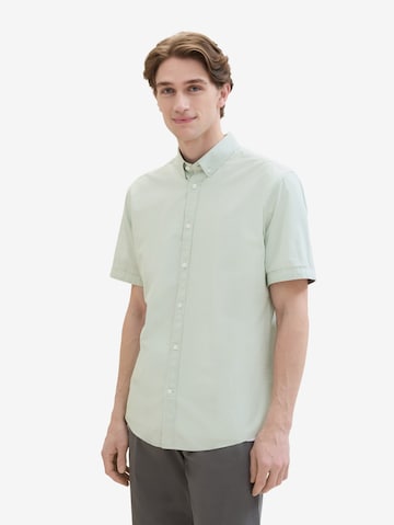 TOM TAILOR جينز مضبوط قميص بلون أخضر: الأمام