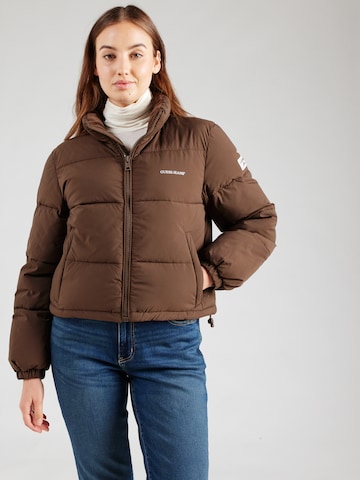 GUESS JEANS - Chaqueta de invierno en marrón: frente