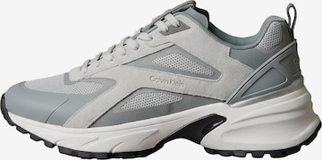 Calvin Klein Sneakers laag in Grijs: voorkant