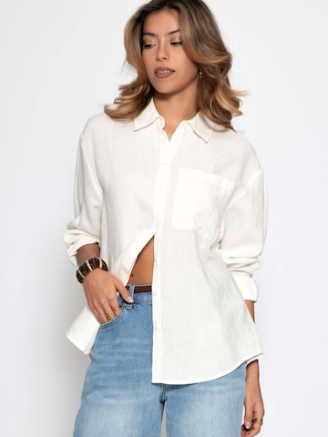 SASSYCLASSY Blouse in White: front