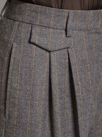 MADELEINE Loosefit Hose in Grau