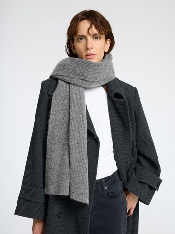Écharpe SELECTED FEMME en gris : devant