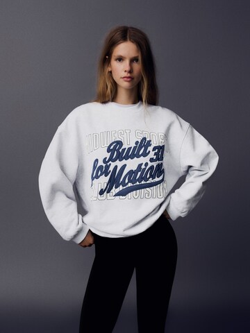 Bershka Sweatshirt in Grey: front