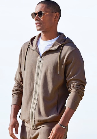 Authentic Le Jogger Sweatvest in Bruin: voorkant