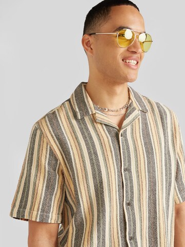TOPMAN Средняя посадка Рубашка в Смешанный