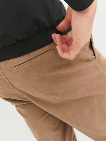 JACK & JONES Tapered Chino 'Karl' in Bruin