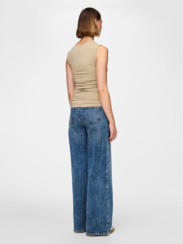 Top 'PCMADISON' di PIECES in beige