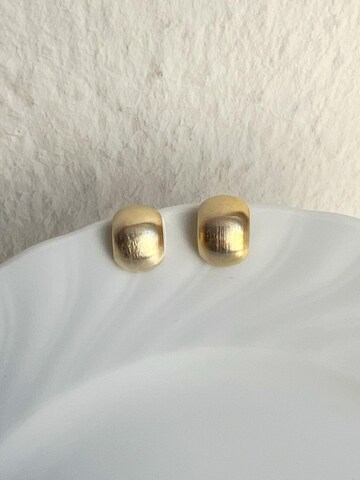 Kamakula Earrings 'Minimal Dome' in Gold