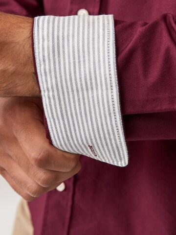 Next - Ajuste regular Camisa en rojo