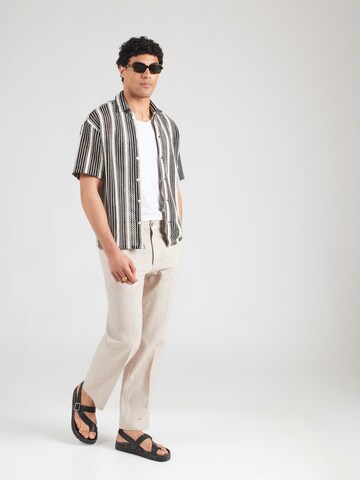 Abercrombie & Fitch regular Παντελόνι με τσάκιση σε καφέ