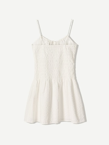 Bershka Letnia sukienka w kolorze biały