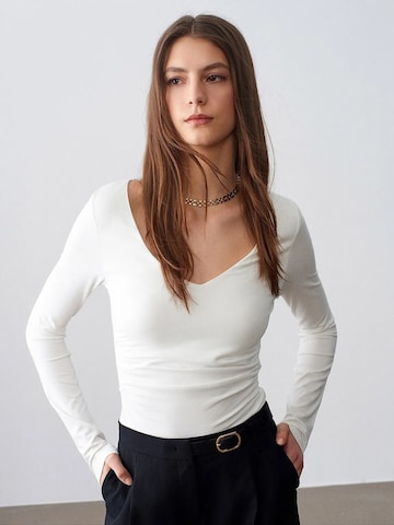 Dilvin - Blusa 'Blusen' em branco: frente