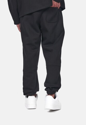 Dropsize Tapered Pants in Black