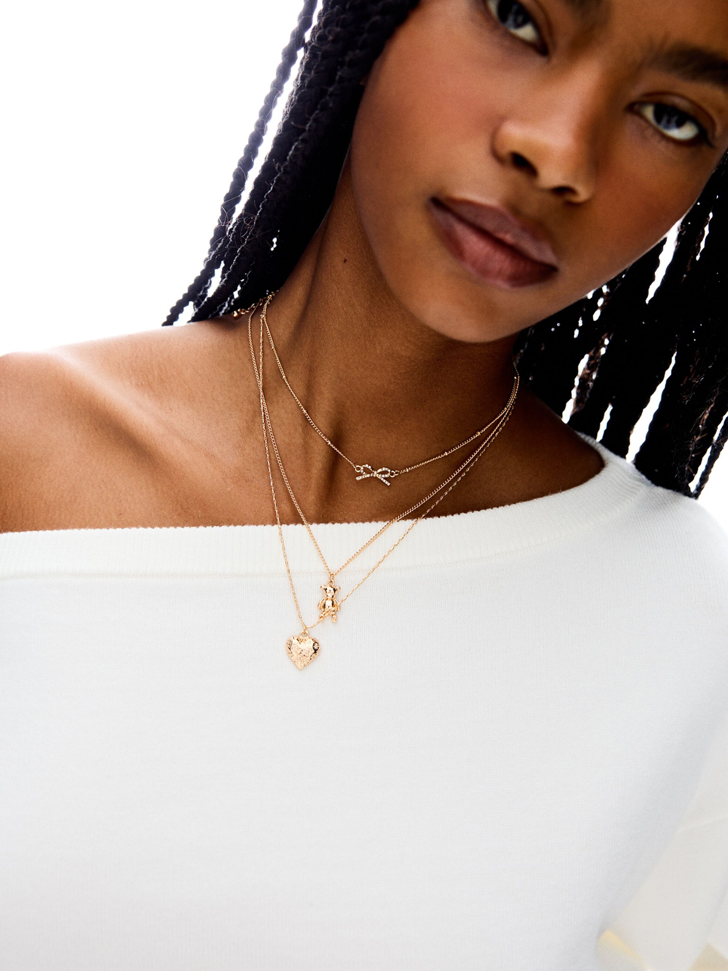 Collana 'OSITO & LAZO' di Bershka in oro: frontale