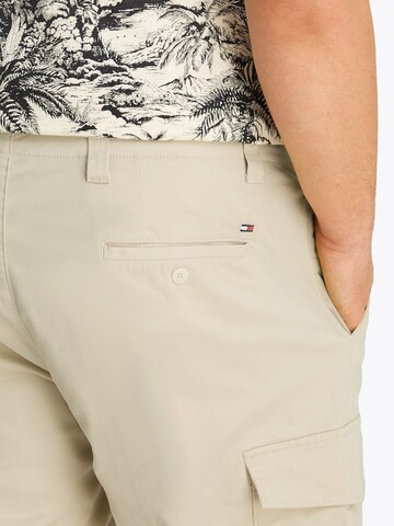 Tommy Hilfiger Big & Tall regular Παντελόνι cargo 'John' σε μπεζ