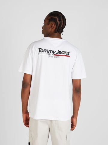 Tricou de la Tommy Jeans pe alb