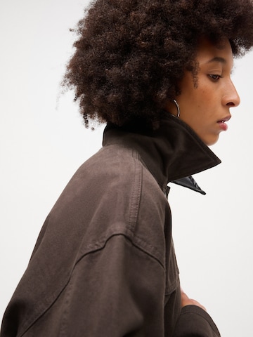 Gina TricotPrijelazna jakna - smeđa boja