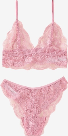 Trendyol Pesukomplektid, värv roosa: eest vaates