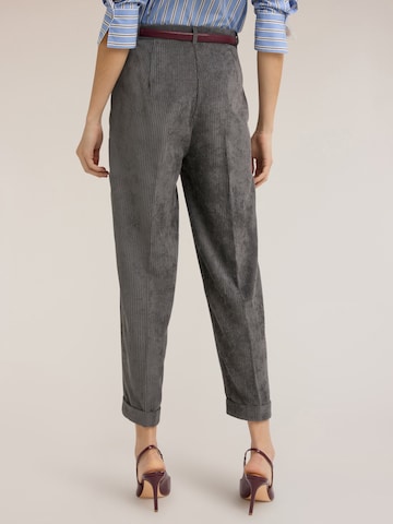 Regular Pantalon MOTIVI en gris